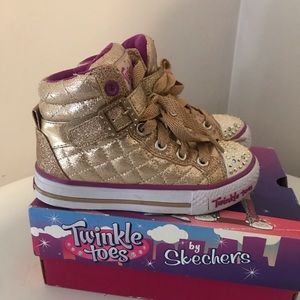 Twinkle Toes by Sketchers. Light up Gold sneakers. Girls size 11